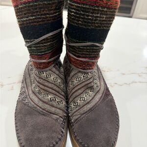 Tom’s Tribal Bootd- Suede Moccasins